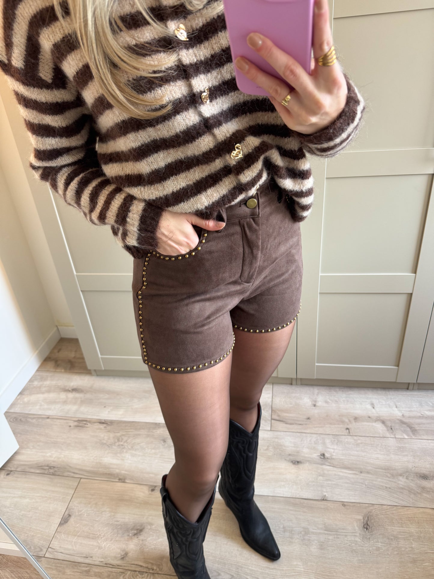Short | Suede | Bruin goud studs