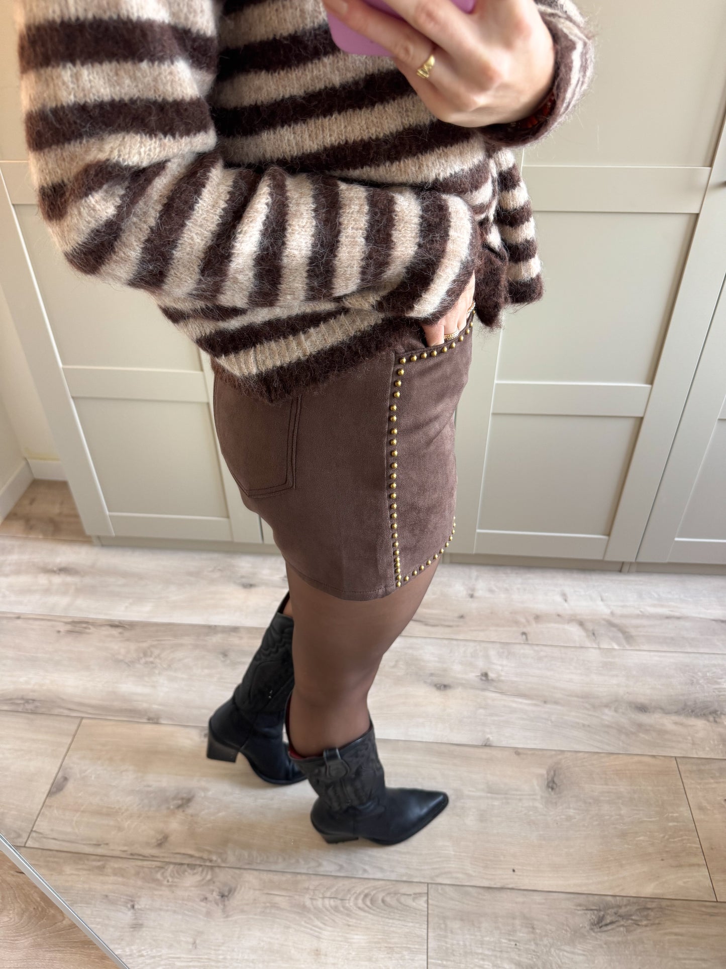 Short | Suede | Bruin goud studs